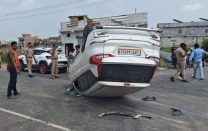 #Roadaccident #Accidentnews #Breakingnews #upnews #UttarPradesh #Roadsafety #Caraccident #Police #Latestnews #pardafasnews24×7
