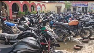 #bike #police #maharajganj #thana #minor #school #pardafasnews