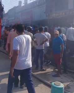 #Maharajganj #Durgamandir #kapdashowroom #shortcircuit #Fire #news 